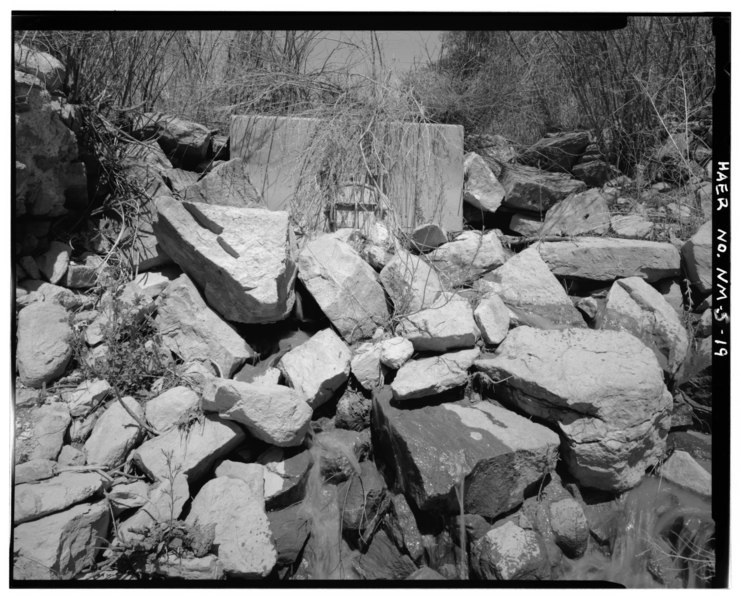File:PIPE OUTLET IN OLD STONE DAM - Two Mile Reservoir, Santa Fe River, intersection of Canyon and Cerro Gordo Roads, Santa Fe, Santa Fe County, NM HAER NM,25-SANFE,11-19.tif