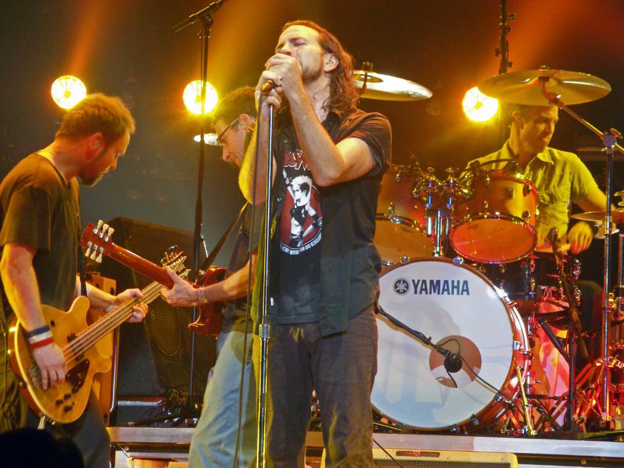 Лучшее видео рока. Pearl Jam 1993. Pearl Jam Pearl Jam 2006. Neil young "Mirror Ball (CD)".