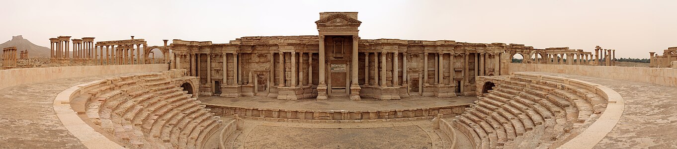Palmira şehri antik tiyatrosu. Tiyatronun milattan sonra 2. yüzyılda inşa edildiği düşünülse de 1. yüzyılda hüküm süren Flavius Hanedanı'na ait izler de taşımaktadır. (Suriye, 16 Nisan 2010) (Üreten:Eusebius)