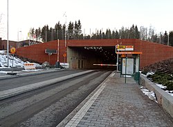 Tunnelin Paloheinän puoleinen suuaukko vuonna 2016.