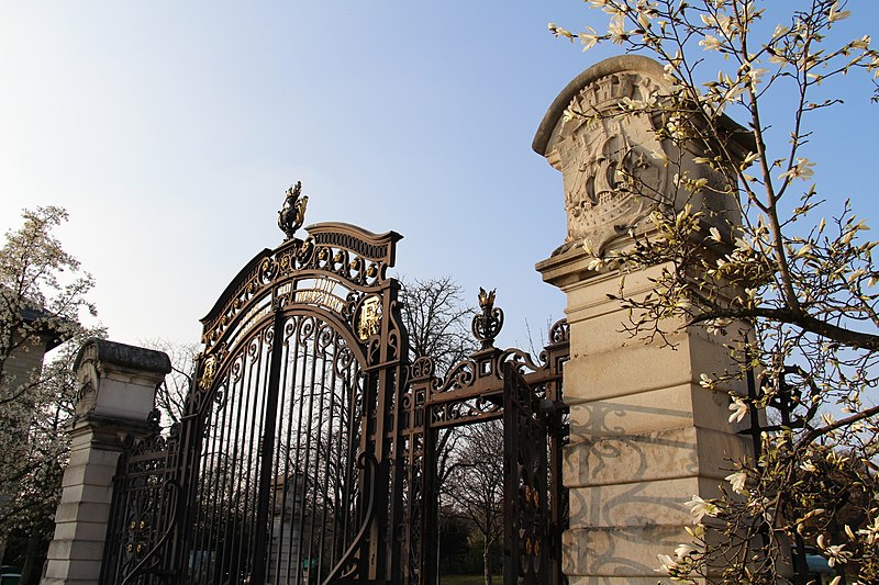 File:Paris - Jardins des Serres d'Auteuil (29094036323).jpg