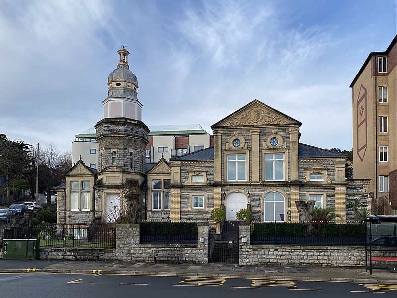 File:Penarth Swimming Baths (geograph 7378304).jpg