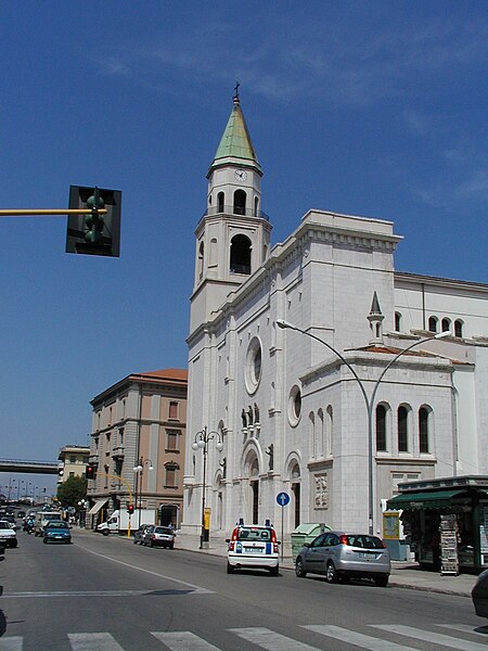 File:Pescara -Cattedrale di San Cetteo- 2005 by-RaBoe 002.jpg