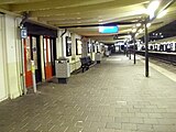 Perron 1 met ingang naar de stationshal (2014)