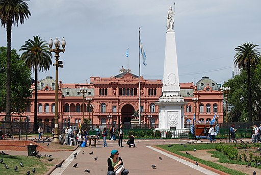 Plaza de Mayo a prezidentský palác Casa Rosada - Buenos Aires - panoramio (1)