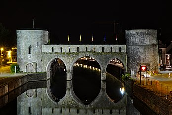 Le pont des Trous, enjambant l'Escaut, à Tournai (province de Hainaut). (définition réelle 4 936 × 3 296)