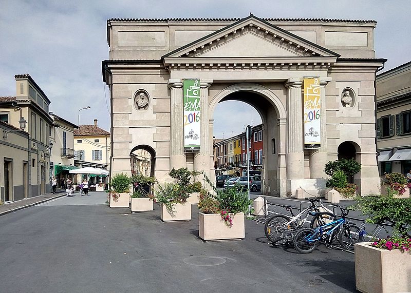 File:Porta Ombriano.jpg