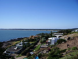 Blick vom Casapueblo aus auf Portezuelo/Ocean Park/Chihuahua (Küstenstreifen am Horizont)