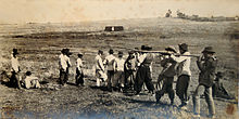 Blanco soldiers during the Revolution of 1897 Practica de tiro de fuerzas nacionalistas en la Revolucion de 1897 en Uruguay.jpg