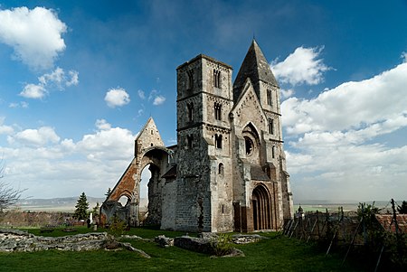 Ruin of the Zsambek Premontre monastery church Premontrei prepostsagi templom romja (7623. szamu muemlek) 5.jpg