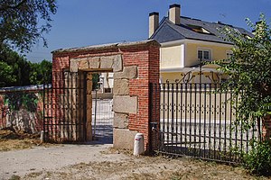 Puerta del Zarzón. Casa de Campo. Madrid. España.jpg