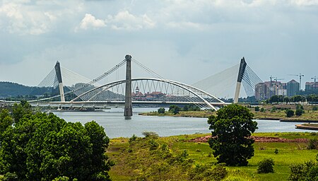 Fail:Putrajaya - Seri Saujana Bridge.jpg