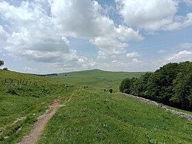 Le puy de Gudette vu depuis la Via Podiensis au sud-est.