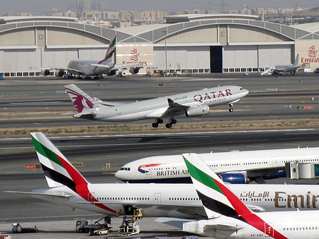 Tập_tin:Qatar_Airways_A330-200F_take_off_from_DXB.jpg