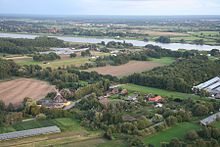 Kirchwerder mit Mühle und Elbe