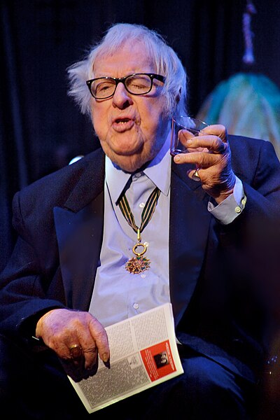 File:Ray Bradbury 2009.jpg