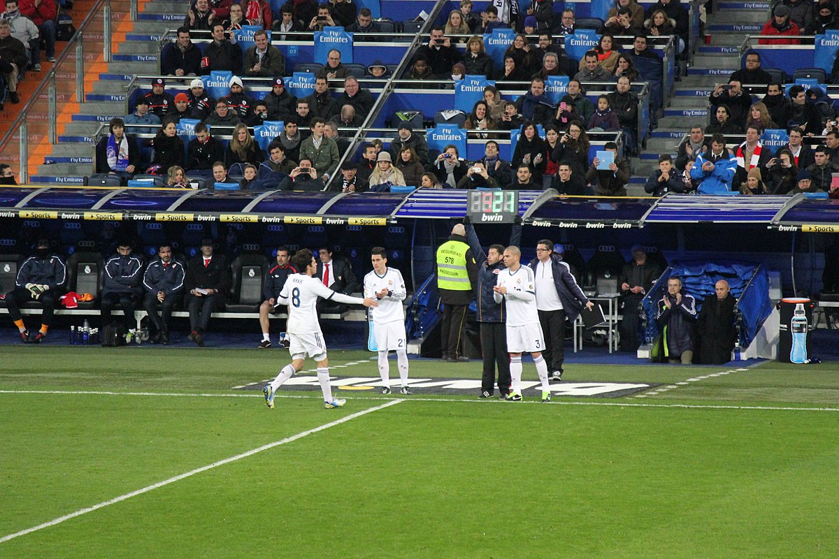 File:Real Madrid v Sevilla February 10, 2013 C 13.JPG ...