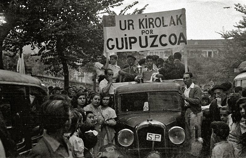 File:Recibimiento a los remeros de Ur-Kirolak en San Sebastián (3 de 8) - Fondo Car-Kutxa Fototeka.jpg