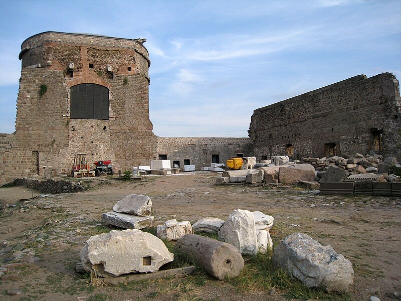 File:Red basilica south rotunda.jpg