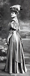 Afternoon Dress di Redfern 1906.jpg