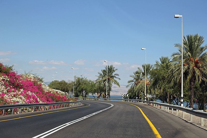 File:Route 90 along the Sea of Galilee (34552789461).jpg