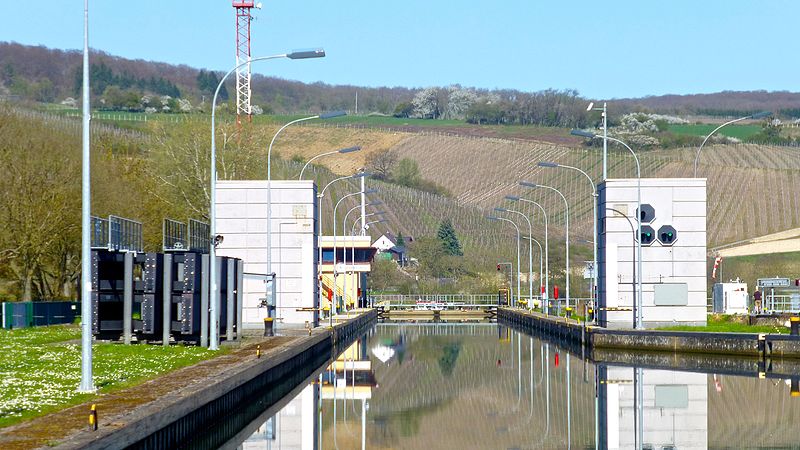 File:STADTBREDIMUS LOCK entrance, LU.jpg