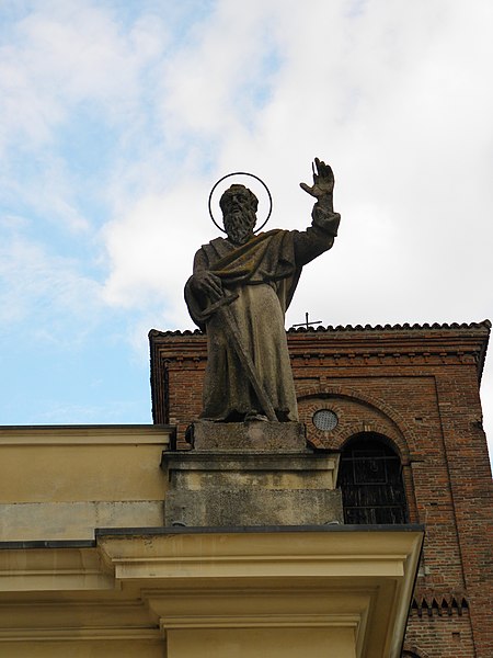 File:Santi Pietro e Paolo, facciata, statua San Paolo (San Pietro in Casale).JPG