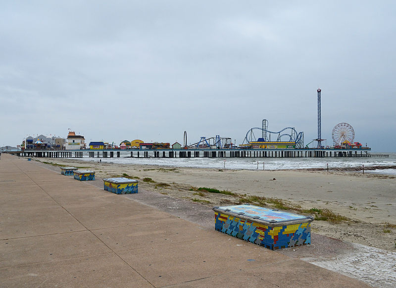 File:Seawall Benches and Pleasure Pier, Galveston, Texas 1301071119.jpg