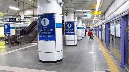 Seoul metro 421 Dongdaemun station platform 20181126 091214