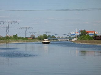 Navigation on the canal Silokanal-29-IV-2007-012-Havel.jpg