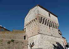 Sezione delle mura di Sirolo con il Torrione