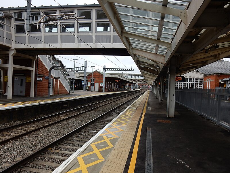 File:Slough station slow look west1.jpg