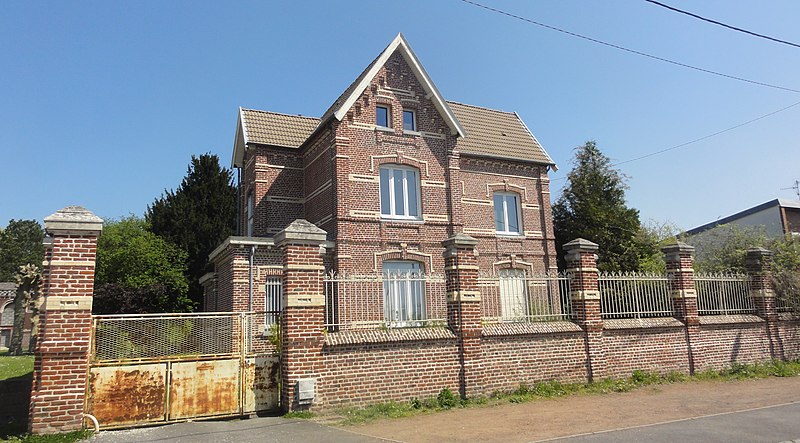 File:Somain - Presbytère de l'église Notre-Dame-des-Orages (01).JPG