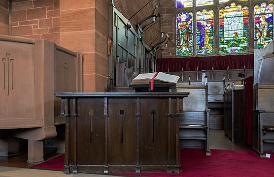 File:St Matthew's Church - Paisley - Interior - 4.jpg