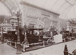 Stand Darracq au salon de l'Automobile 1904.