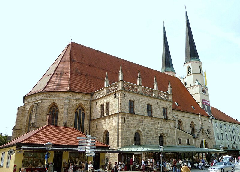 File:Stiftskirche Altötting.JPG