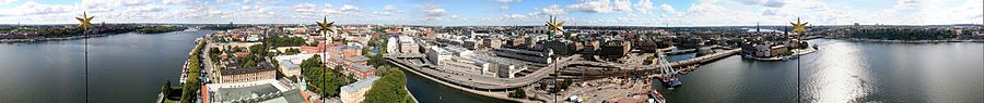 Panoramiese uitsig oor Stockholm, soos gesien vanaf die Stadshustornet ("Stadshuistoring")