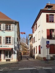 Entrée depuis la rue des Orphelins.