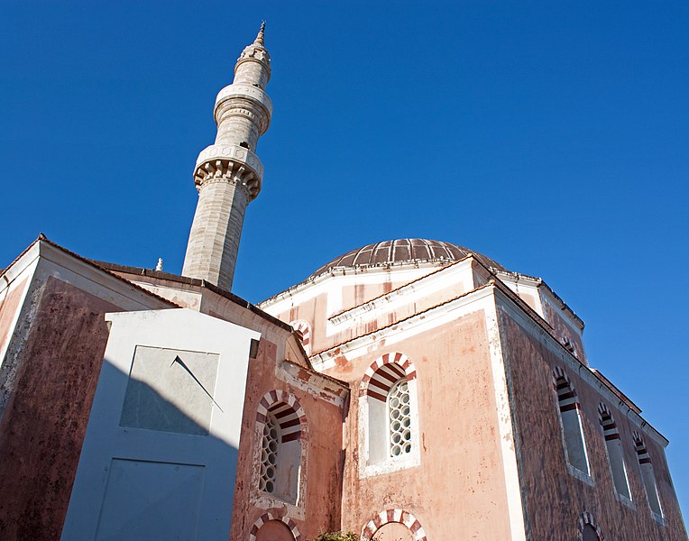 http://upload.wikimedia.org/wikipedia/commons/thumb/3/31/Suleiman_Mosque%2C_Rhodes_2010.jpg/764px-Suleiman_Mosque%2C_Rhodes_2010.jpg