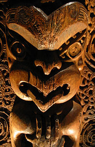 Detaliu de la un tāhūhū māorian din aproximativ 1840