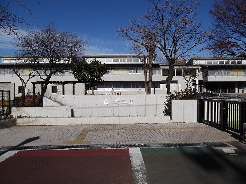 File:Tama Daiichi Elementary School 20111228.jpg