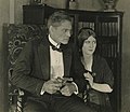 Avec Lionel Barrymore, dans Le Visage dans le brouillard (1922)