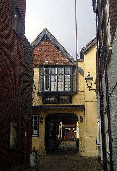 File:The King's Head, Aylesbury, UK.jpg