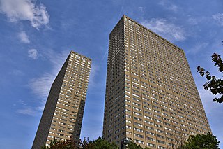 <span class="mw-page-title-main">Leaside Towers</span> Upscale Residential Apartment in Toronto, Ontario