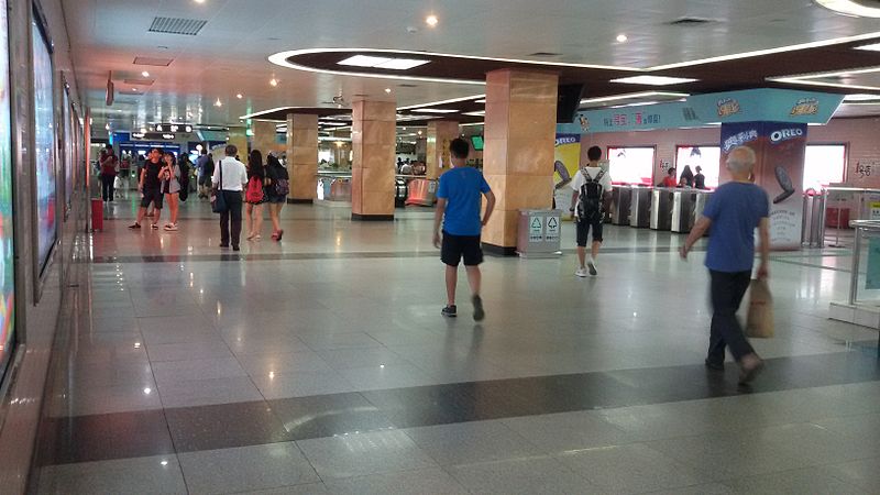 File:Tianhe Sports Center Station Concourse.jpg