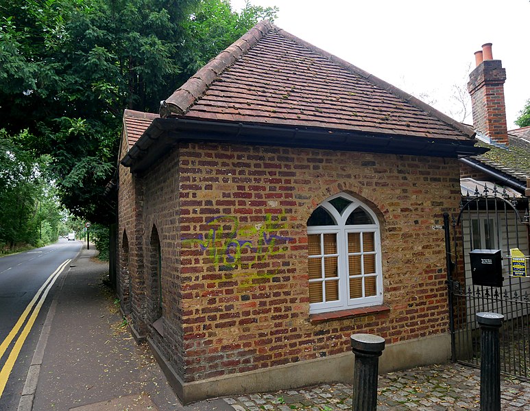 File:Toll House on Mill Hill Road, near Putney (02).jpg