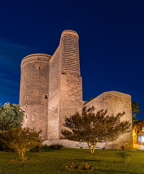 File:Torre de la Doncella, Baku, Azerbaiyán, 2016-09-26, DD 215-217 HDR.jpg