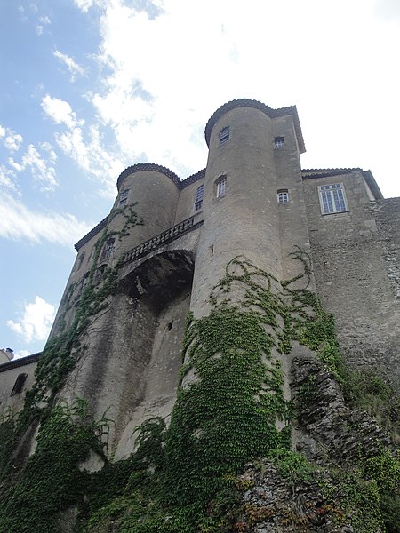 File:Tours chateau aubenas.jpg