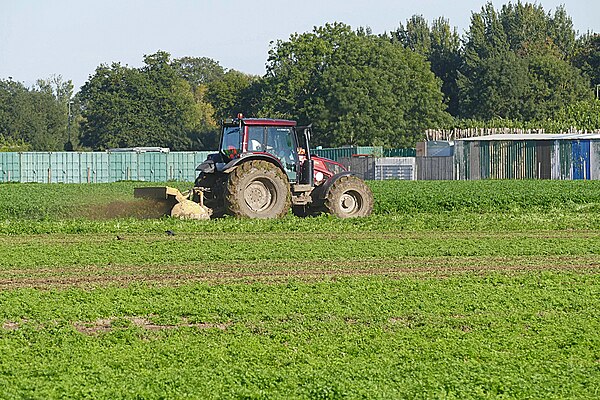 Tractor, Watersplash Farm - geograph.org.uk - 4689829.jpg