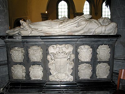 Gisant de Gillion-Othon de Trazegnies et de son épouse Jacqueline de Lalaing sculpté par Lucas Faydherbe (1669). - Église Saint-Martin. Les huit blasons du côté gauche se lisent comme suit : Lalaing, Renebourg, Montmorency, Egmont, Langle-Wavrin, Ognies, Licoves, Withem[6].